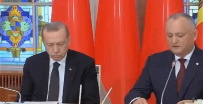 Ο μακάριος… ύπνος του Ερντογάν (βίντεο)